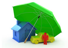 Una casita, un coche y un muñequito debajo de un paraguas.