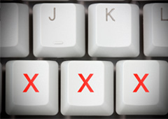 Tres teclas de un teclado de ordenador con tres x