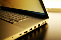 El lujo se revela en Internet Portatil dorado