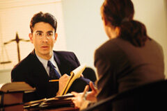 El protocolo de atención al cliente en los despachos de abogados (I) Abogado y cliente reunidos