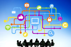 El peligro de Facebook, las redes sociales anónimas Transmedia