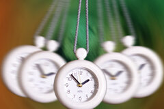 ¿Puede el representante de los trabajadores utilizar el crédito horario fuera de su jornada de trabajo? Un reloj pequeño de collar banlanceándose