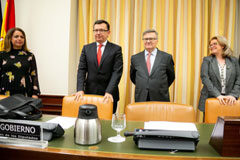 El ministro de Economía anuncia en comisión nuevas medidas para favorecer la financiación de las empresas Roman Escolano