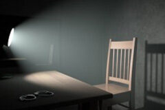 ¿Debe el juez interrogar al testigo antes que los abogados? Sala de interrogatorio