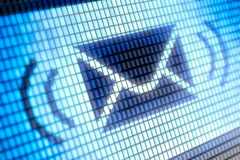 Fotos a SMS: derecho a la información Vs intimidad y secreto de las comunicaciones Dibujo de un sobre