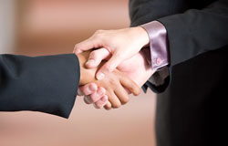 Solidarios, en lo bueno y en lo malo manos unidas como símbolo de solidaridad