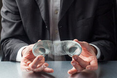 No subestimes al abogado contrario Persona manejando un muelle