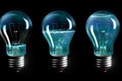 ¿Cómo motivar a los abogados? Tres bombillas con más o menos líquido en su interior