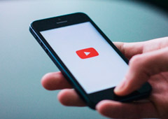 Imagen de youtube en un movil Imagen de youtube en un movil