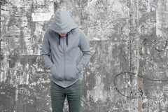 ¿Quiénes deben responder civilmente por los actos ilícitos de los menores de edad? Adolescente