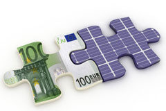 Nuevos ajustes en energías renovables: RDL 1/2012 Dos piezas de puzzle una de ellas hecha con un billete de euro y la otra con placas solares