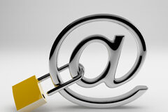 Cuando Internet entra por la puerta, la LOPD sale por la ventana Símbolo de @ con un candado