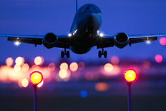 El carácter abusivo de la “cláusula no show” Un avión volando