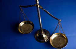 El empadronamiento del extranjero irregular, ¿obligación o derecho? Estatua de la Justicia.