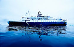 ¿Es legal el pago del rescate a los piratas? Barco en el mar.