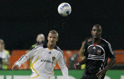 Régimen fiscal aplicable a los trabajadores desplazados a territorio español David Beckham jugando al fúlbol