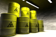 Entradas en vigor «transfronterizas» Unos bidones con material radiactivido