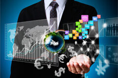 La relevancia de la hoja de aprecio en la valoración de bienes y derechos expropiados Una mano sujetando imágenes de dolar, euro, carritos compra