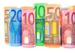 Billetes de euro enrollados