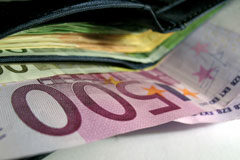 Breve análisis de los puntos más destacados de la Ley 34/2015, de 21 de septiembre (BOE del 22), de modificación parcial de la Ley 58/2003, de 17 de diciembre, General Tributaria Varios billetes de euro