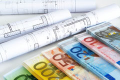 4 comentarios críticos a 4 concretos apartados de la Reforma de la Ley Concursal Papeles enrollados y tacos de billetes