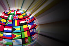 La ilegitimidad de las sanciones unilaterales internacionales Una bola del mundo hecha con banderas