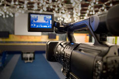 El fin del modelo de televisión pública autonómica Una cámara de televisión