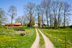 El derecho de paso del fundo intercluso Un camino rural