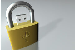 Nueva normativa europea sobre datos personales: primeros borradores Un candado con una llave usb