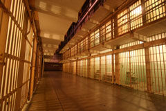 ¿No va a explicar nadie a qué se dedica la ciencia penitenciaria? Celdas de una cárcel