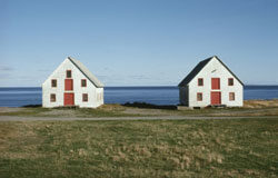 El impago del IBI en contratos de arrendamientos sometidos a la LAU 1964 es causa de resolución Dos casas al lado del mar.
