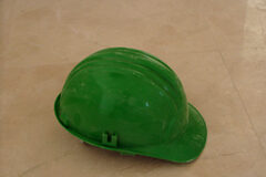 La nulidad de las licencias de obra: titulares afectados y terceros de buena fe Un casco de obra verde