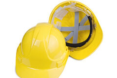 La Prevencion del Delito en la empresa y la Prevención de Riesgos Laborales Dos cascos de trabajo de color amarillo