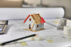 Los Bancos y su responsabilidad en los desastres sobre plano XIV Una casita sobre unos planos