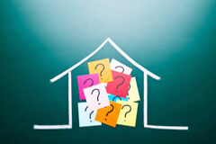 Algunas cuestiones importantes sobre arrendamientos urbanos Silueta de una casita con post-it de colores