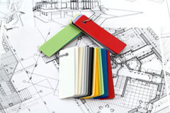 Los Bancos y su responsabilidad en los desastres sobre plano IX Una casita hecha de plásticos de colores