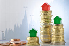 Cláusula Suelo: la competencia en las acciones individuales corresponde ahora, sin duda, a los juzgados de primera instancia Casitas encima de montones de monedas