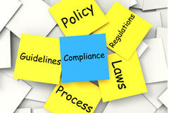 Empresa y riesgo penal Post-it con la palabra compliance en el centro