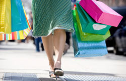 La condena en costas cuando el actor es un consumidor Unas bolsas de compra