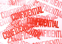 La palabra confidential escrita en rojo muchas veces.
