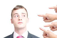 El falso autónomo y la prevención de riesgos laborales dedos señalando persona