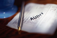 La criminalización de la falta de cuidado de las personas jurídicas Contrato con la palabra auditoría