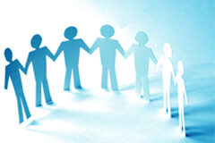 Las dificultades de las demandas colectivas, ¿peras con manzanas? Varios muñecos agarrados de la mano