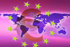 Derecho contractual europeo… ¿homogéneo? Mapa con el símbolo del euro y las estrellas de la EEC.