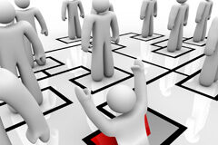 Sobre la retractación de la dimisión de un empleado Un muñequito cayendo por una ahujero