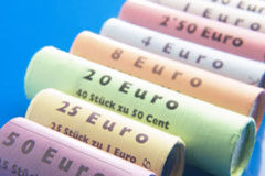 ¿Habrá emisiones de Deuda Pública de la Unión Europea? Billetes de euro enrollados