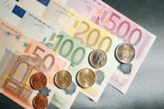 Procedimiento para hacer efectivas las deudas de las administraciones públicas Billetes y monedas de euro.