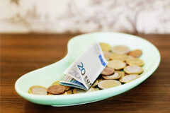 El precio del dolor Dinero en una bandeja