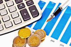 El nuevo sistema de la liquidación de cuotas a la Seguridad Social: la liquidación directa por la Administración Dinero y calculadora