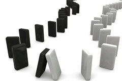 Imitación en aprovechamiento indebido del esfuerzo ajeno Fichas de un dominó negras y blancas